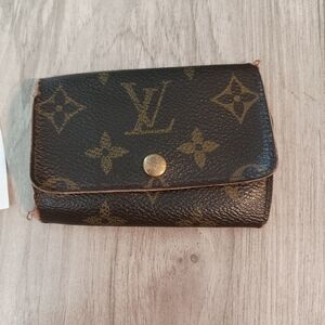 Authentic Louis Vuitton, Brown Mono Coin Purse-Key Case